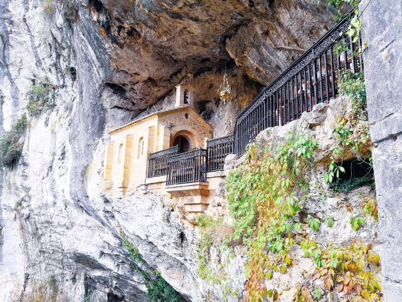 Escursione ai laghi di covadonga e santuario